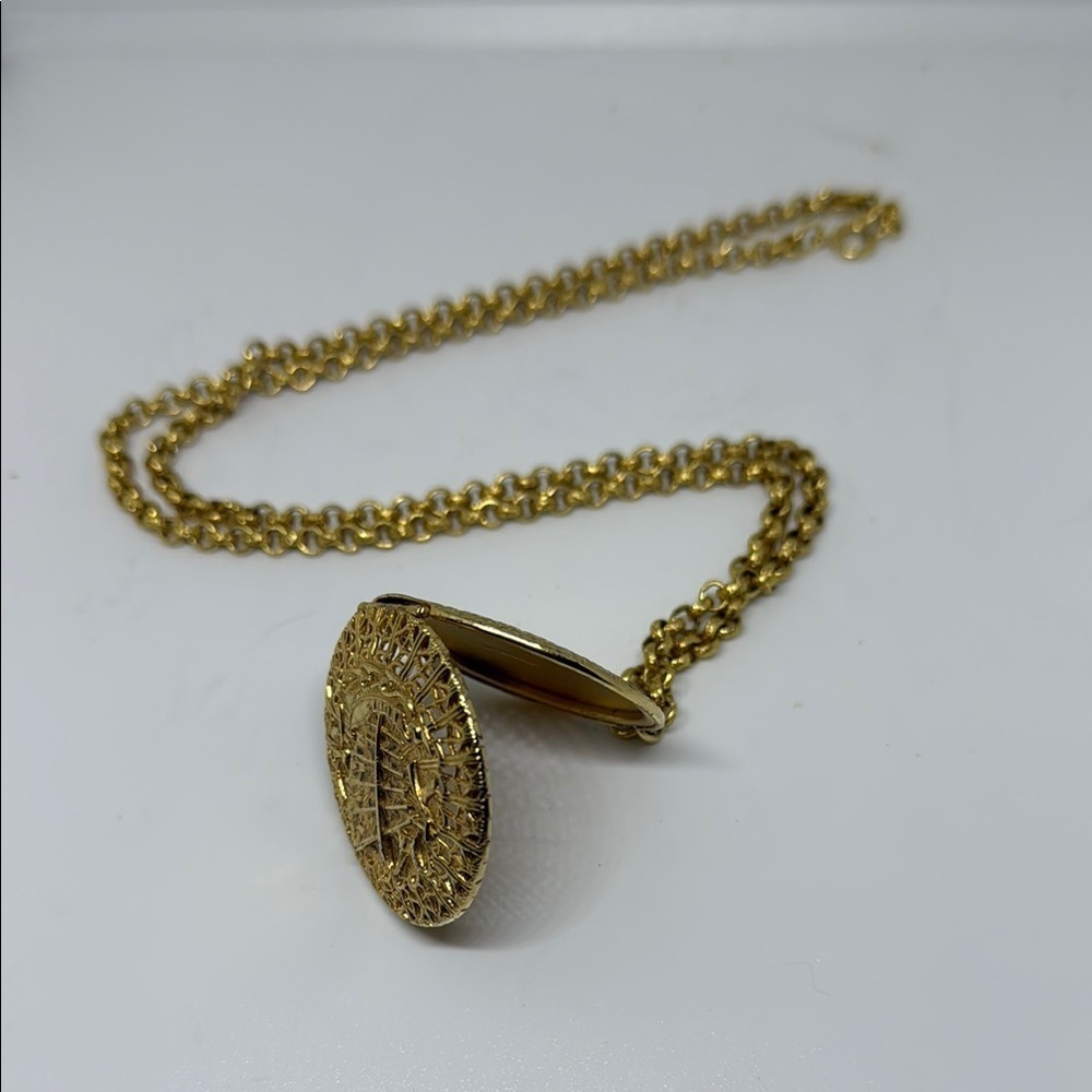 Elegant Gold Locket Necklace